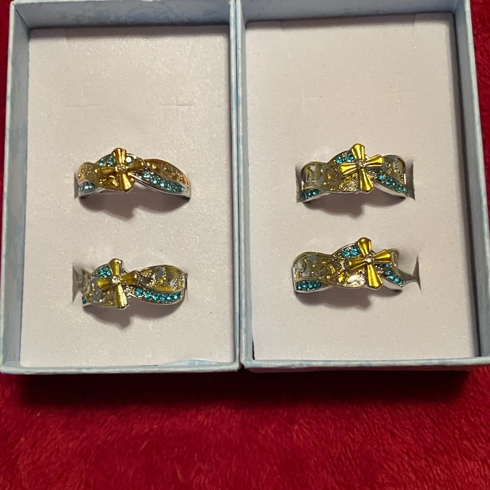 Foot prints in the sand cross rings 4 rings
